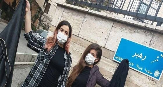 استمرارا لثورتهن.. إيرانيات يخلعن الحجاب في معقل رجال الدين