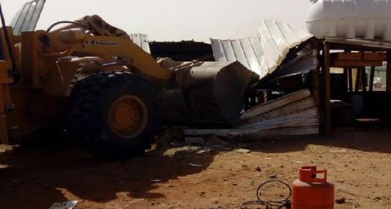 بالصور.. إزالة 12 كشك ومسلخ عشوائي مخالف على طريق الدمام السريع