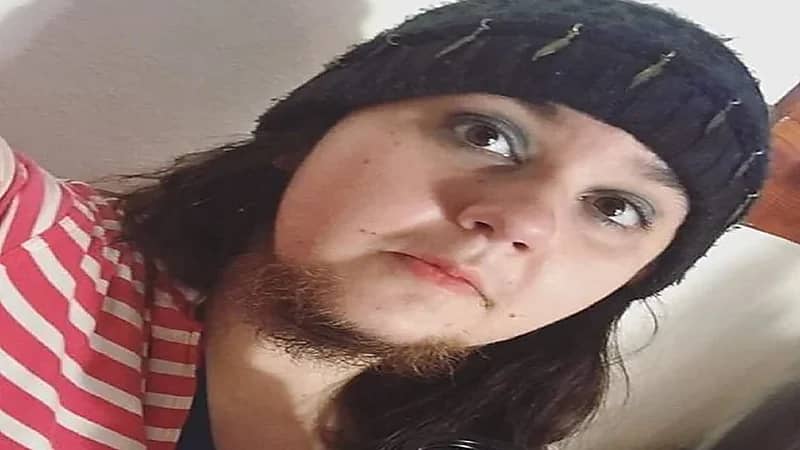 صور.. فتاة تطلق لحيتها منذ 12 عاما