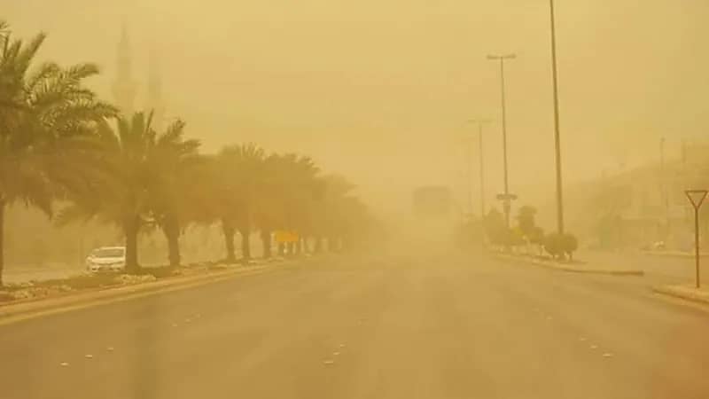 استمرار وجود عوالق ترابية بالرياض