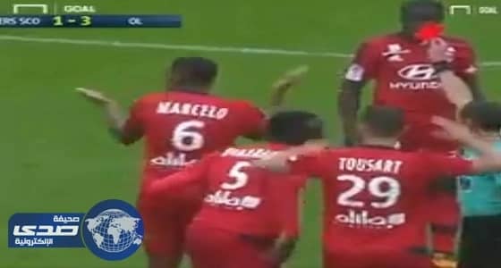 بالفيديو.. الدوري الفرنسي يشهد أغرب حالة طرد