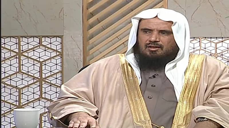 بالفيديو.. غسل غير المسلم لملابس المسلمين هل يؤثر على صلاته؟.. الخثلان يجيب