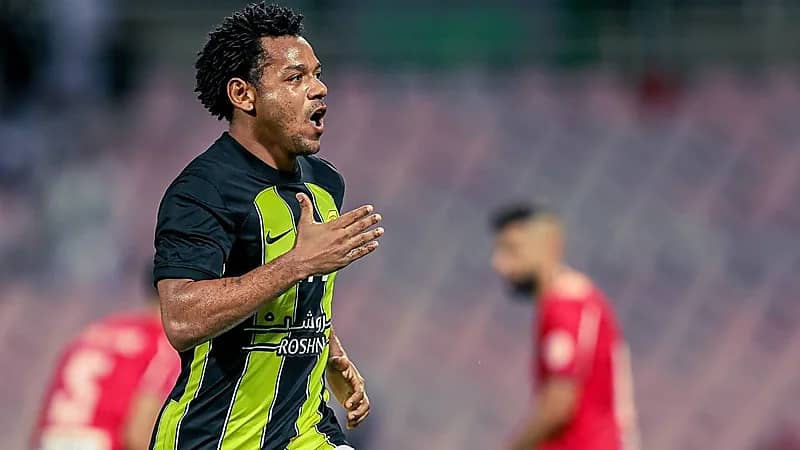 الاتحاد يفوز على الوحدة والرائد يتخطى الرياض بثلاثية.. فيديو