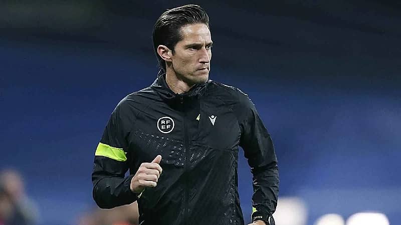 الاتحاد الإسباني يبرئ الحكم مونتيرو ويلغي قرار إيقافه