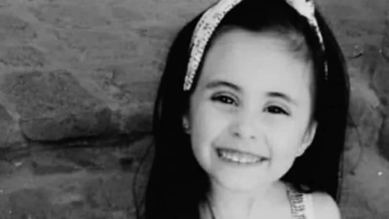 رجل يقتل طفلة بآلة حادة ويشوه وجهها