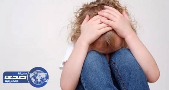 سيدة تضبط زوجها في حالة تلبس أثناء ممارسة الجنس مع طفلتهما