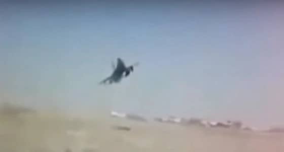بالفيديو.. عروض مرعبة لطائرات عسكرية