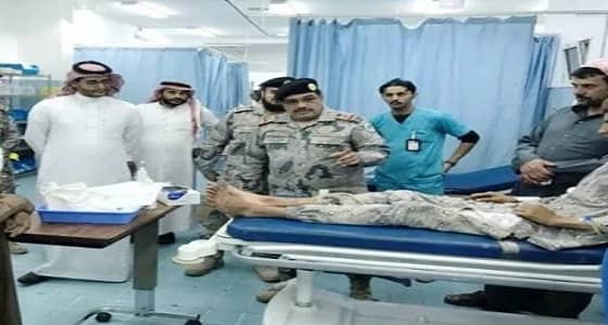 بالصور.. قائد حرس الحدود بعسير يزور المصابين في مستشفى ظهران الجنوب