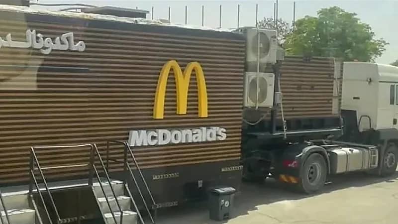 مطعم ماكدونالدز متنقل في الرياض من أجل ترامب