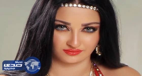 بالفيديو.. صافيناز ترقص فوق أحد مساجد مصر