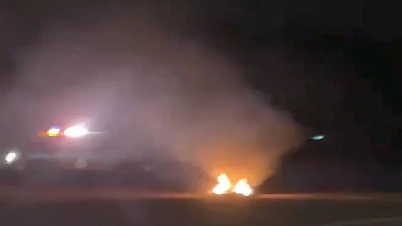 بالفيديو.. احتراق أحد أجهزة الرصد الآلي في رأس الزيتة طريق حقل