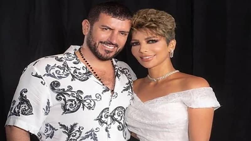 أصالة تفاجئ زوجها بـ "قبلة" خلال حفل توزيع جوائز Joy Awards (صورة)