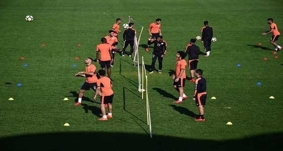 بالصور.. الشباب يختتم تدريباته للقاء الفتح