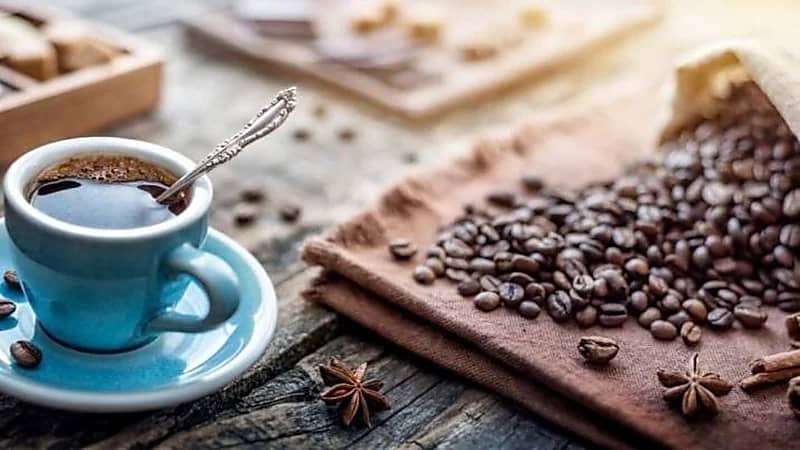 "الكافيين" يساعد في سرعة حرق دهون البطن