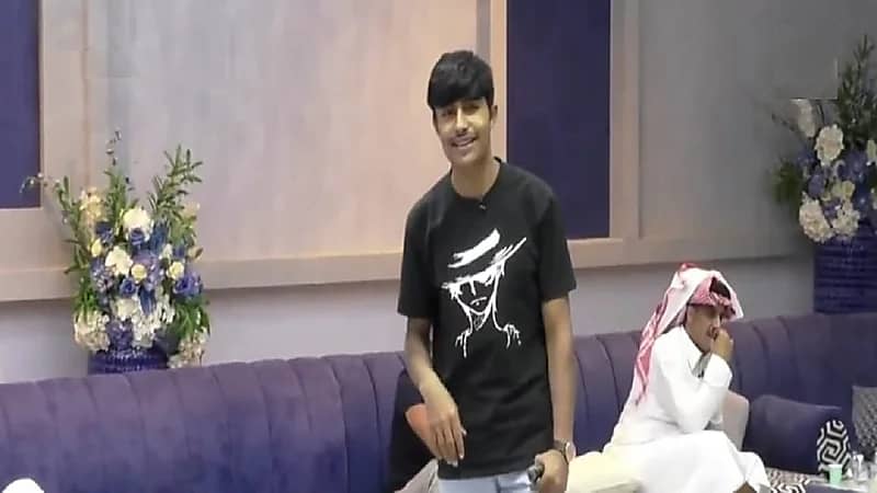 شاهد.. شاب يرفض اتصال أمه على الهواء