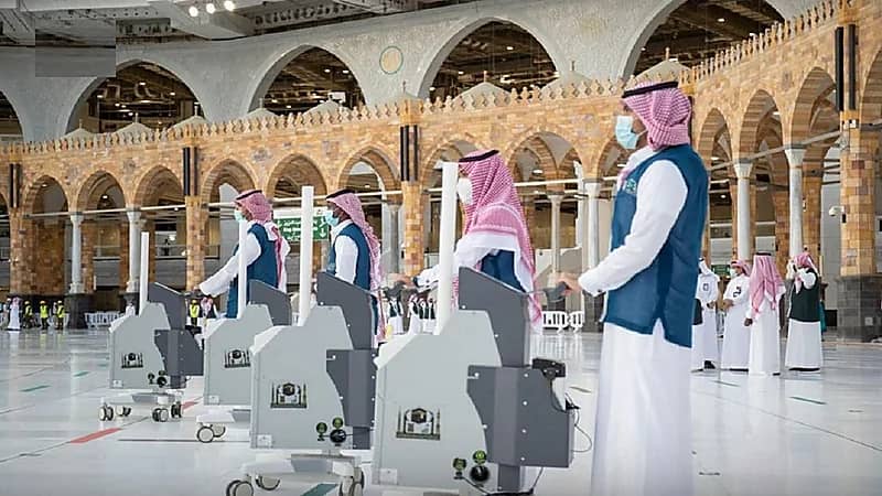 تكثيف عمليات التعقيم بالمسجد الحرام مع بدء استقبال المعتمرين