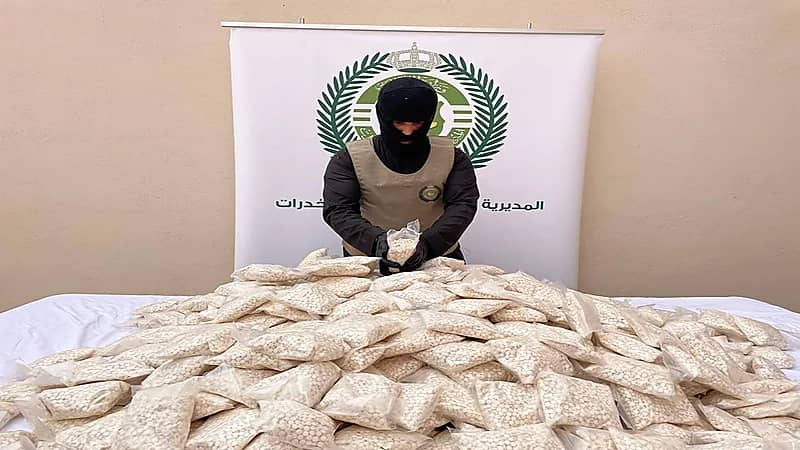 إحباط محاولة تهريب وترويج مليون و245 ألف قرص إمفيتامين مخدر بالرياض وتبوك