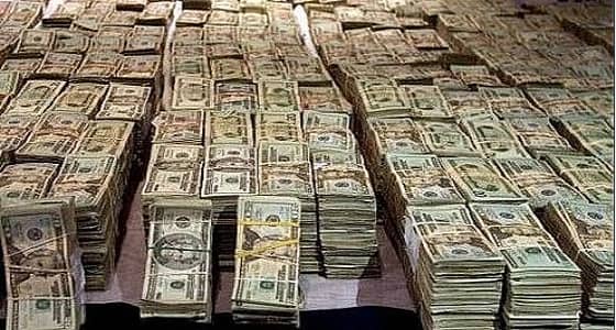 يخفي عشرين مليون دولار تحت السرير ويعلن إفلاسه