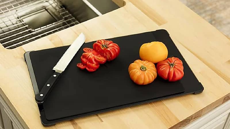 الغذاء والدواء : نصائح لمنع انتقال الميكروبات على ألواح التقطيع