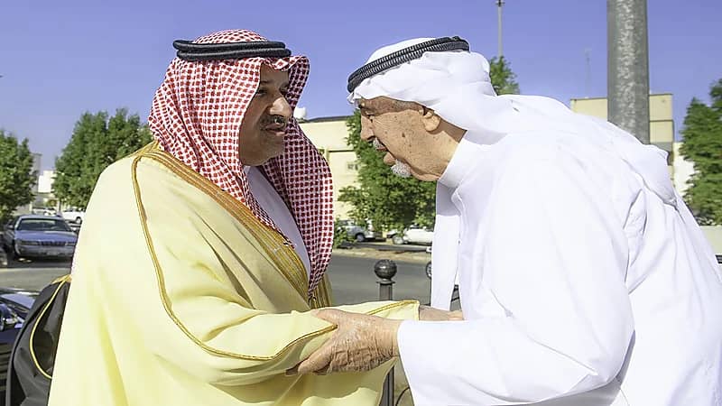 بالفيديو.. الأمير فيصل بن سلمان لشيخ الخطاطين: اعتبرني من أبناء المدينة المنورة