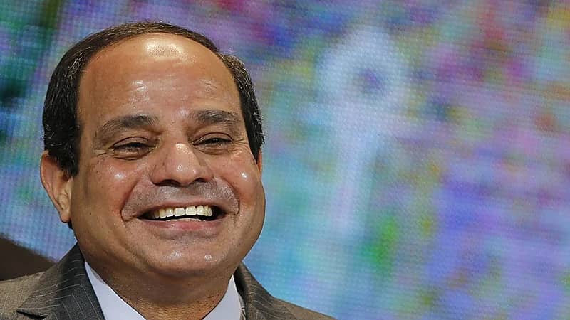 بالفيديو .. "السيسي" يدخل في نوبة ضحك خلال منتدى شباب العالم