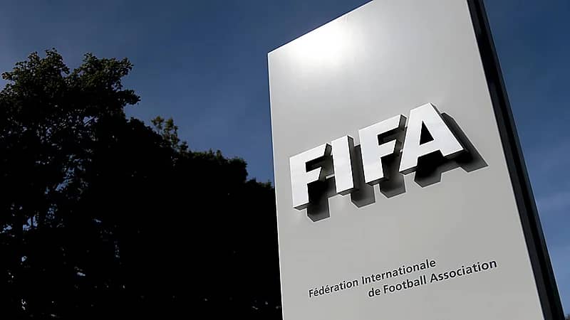 "فيفا" يقرر منع إقامة مباريات في روسيا