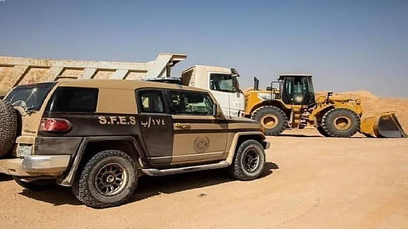 ضبط 16مخالفًا لنظام البيئة لنقلهم الرمال وتجريف التربة دون ترخيص