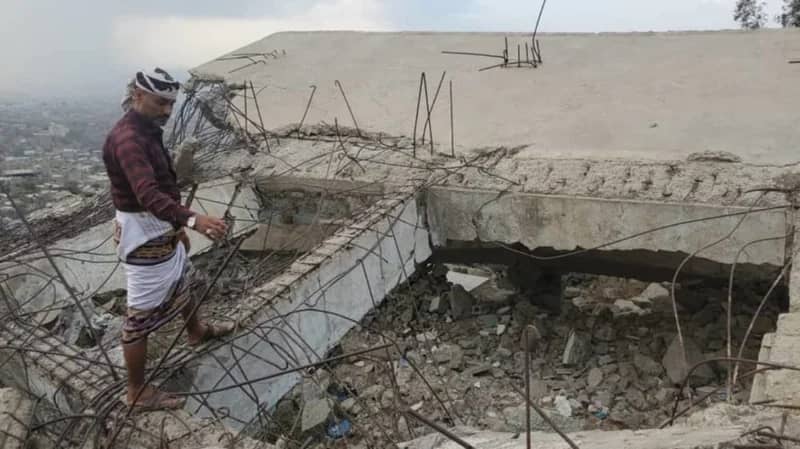 يمني عن انتهاكات الحوثيين: أعدموا ابني وفخخوا جثته