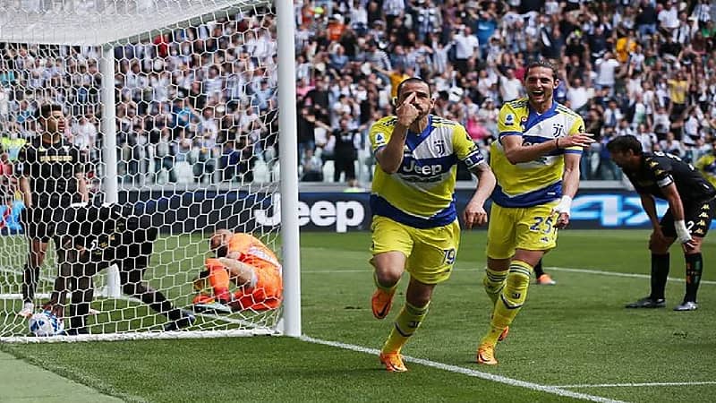 يوفنتوس يتخطى فينيسيا بثنائية