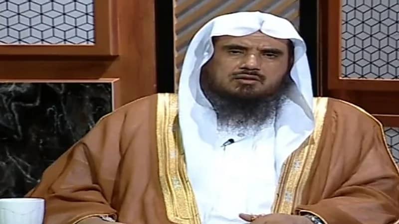 شاهد.. الخثلان يوضح ما تفعله المرأة بعد نزول دم الحيض عليها في الحج