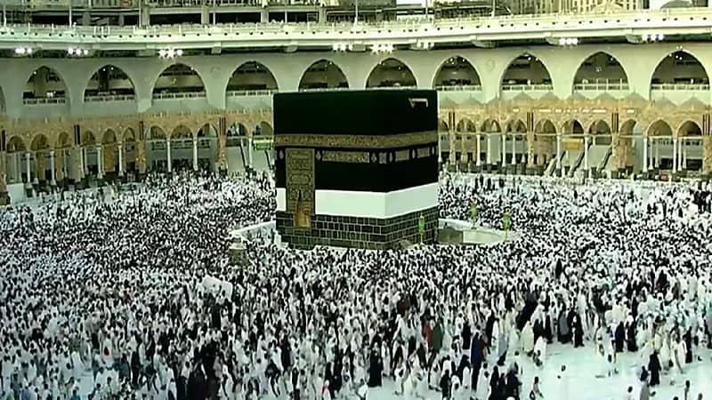 المصلون يؤدون صلاة عيد الأضحى في مختلف أنحاء المملكة