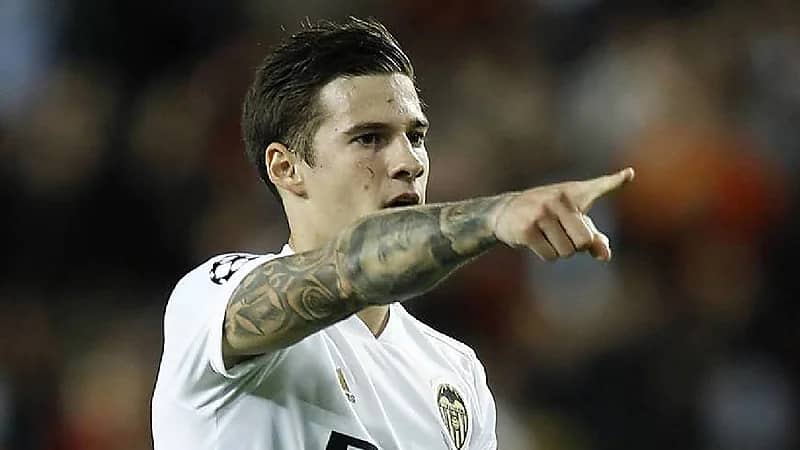 سانتي مينا يرد على عرض الشباب