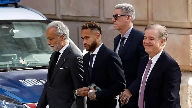 نيمار يعترف أمام المحكمة بالتوقيع على ما طلبه منه والده