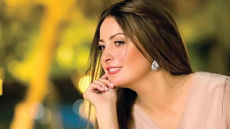 شاهد.. إطلالة أنيقة للفنانة نيرمين الفقي تبهر جمهورها 