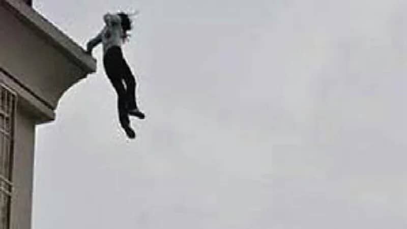 طبيبة تقفز من الدور الثالث هربا من زوجها