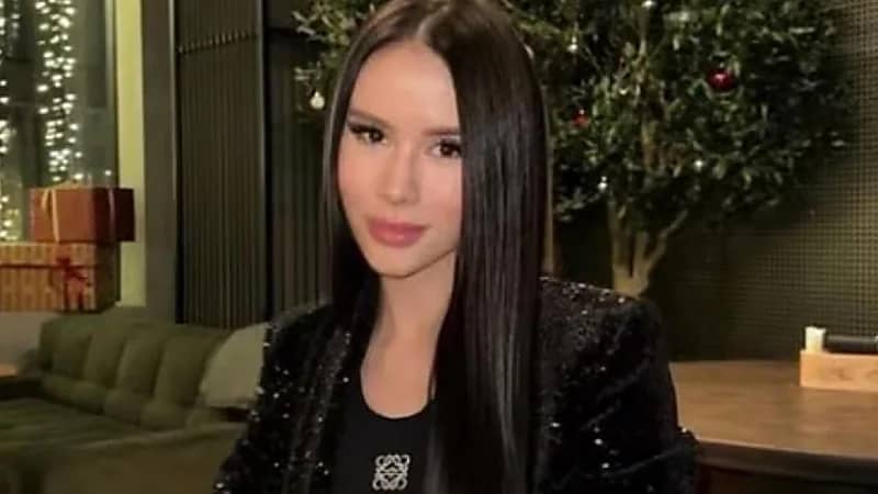 ‎عارضة أزياء شهيرة تقاضي مهرجان "كان" الدولي .. فيديو