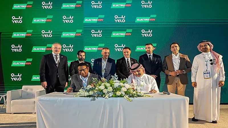 "يلو" تهيئ فروعها لتقديم خدمات شحن السيارات الكهربائية