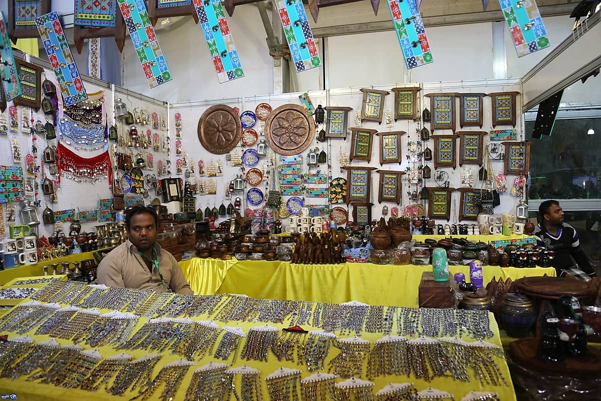 بالفيديو والصور.. الجنادرية تقدم نفسها مركزًا للتجارة الدولية