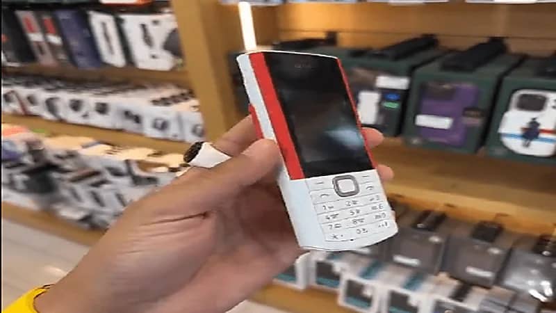 هاتف نوكيا الجديد يحتوي على سماعات لاسلكية مخفية..فيديو