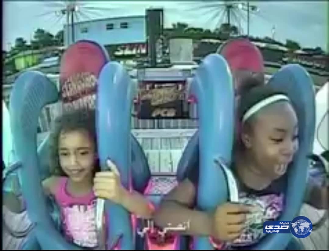 بالفيديو.."طفلين"  يركبون لعبة خطرة...وآخر مرة يفعلهوها