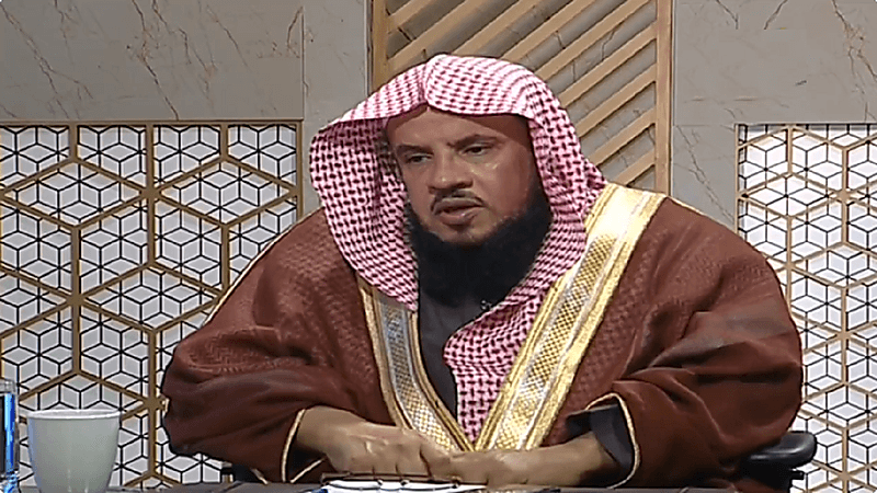 بالفيديو.. حكم تخفيف الحاجب بماكينة الحلاقة للرجل