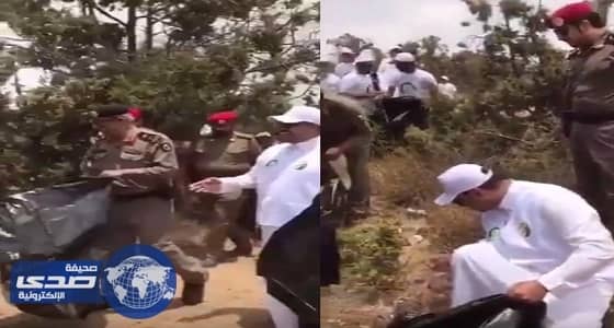 بالفيديو.. فتاتان تشدان سيارة ضخمة بالحبل