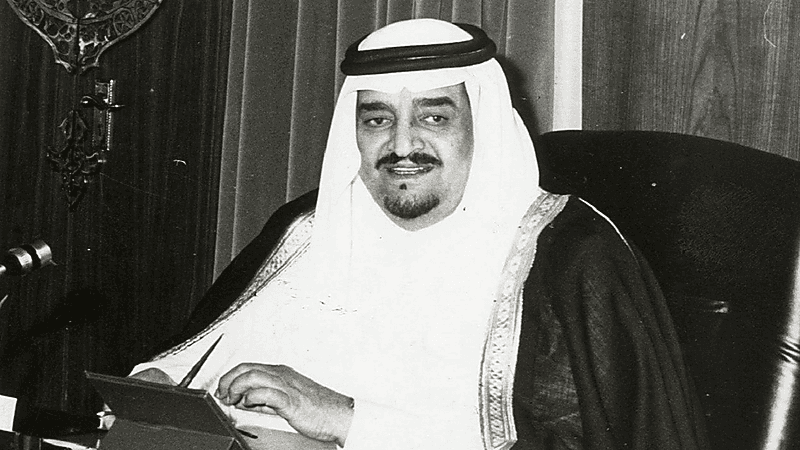 فيديو نادر للملك فهد أثناء وضع حجر الأساس للمنطقة المركزية بالمسجد النبوي