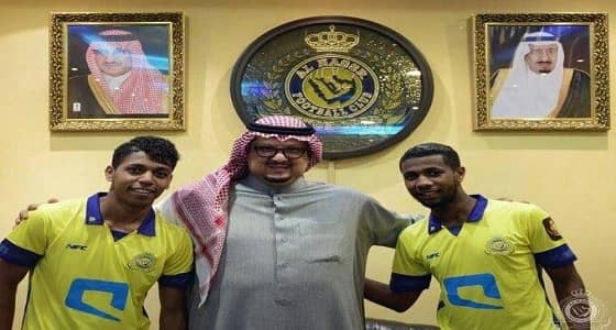 النصر يوقع عقود احترافية مع النجعي والدوسري