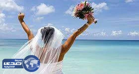 بعد 20 عاما من العزوبية ..بريطانية تتزوج من نفسها