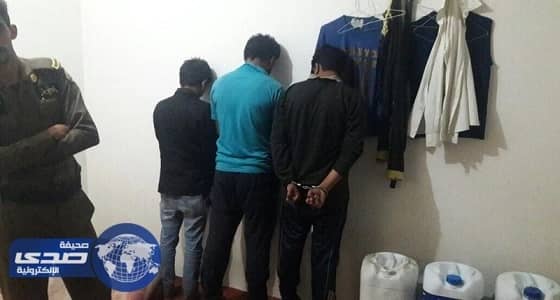 دوريات الأمن السرية تضبط مصنعا للخمور يديره هنود بخميس مشيط