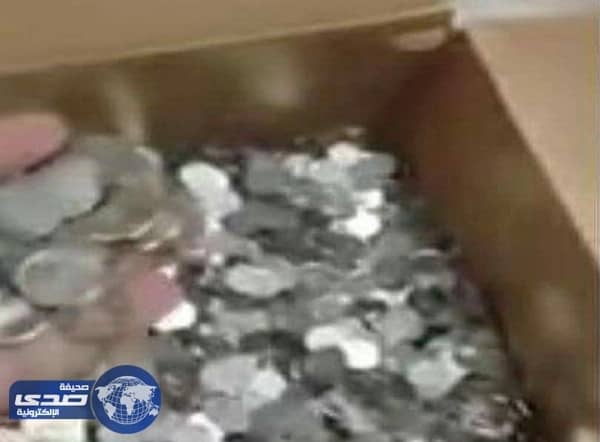 بالفيديو .. مواطن يقدم أتعاب مكتب عقاري على طريقته الخاصة