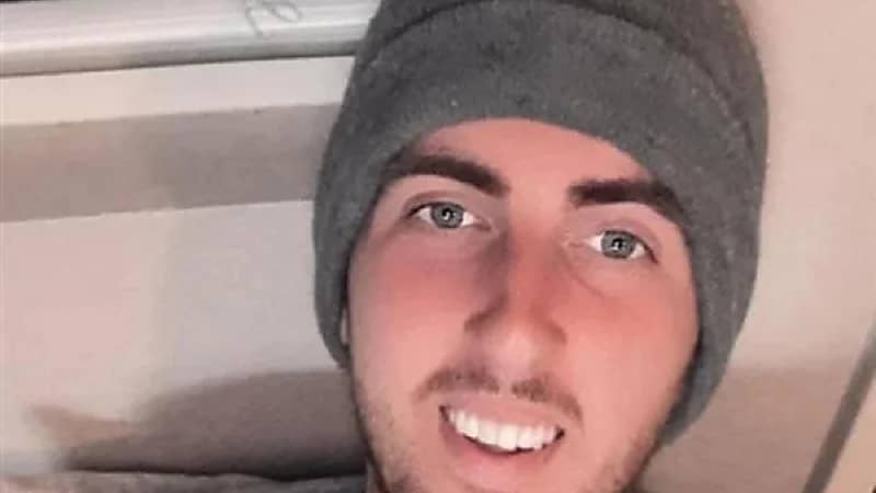 شاب يستيقظ بعد ستة شهور من غيبوبة يجد نفسه كالطفل الرضيع