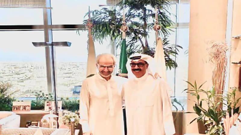 الفنان الكويتي عبدالله الرويشد يلتقي بالأمير الوليد بن طلال