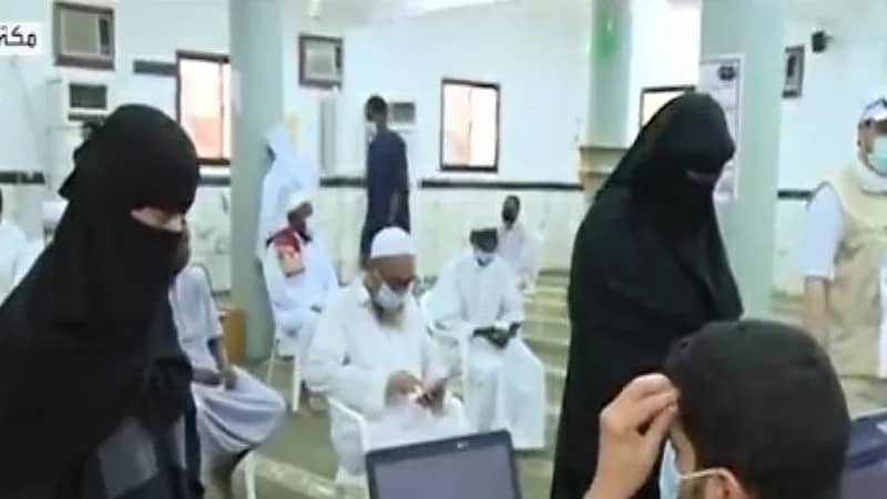 تقديم اللقاحات إلى المستفيدين من مخالفي الإقامة مجاناً "فيديو" 